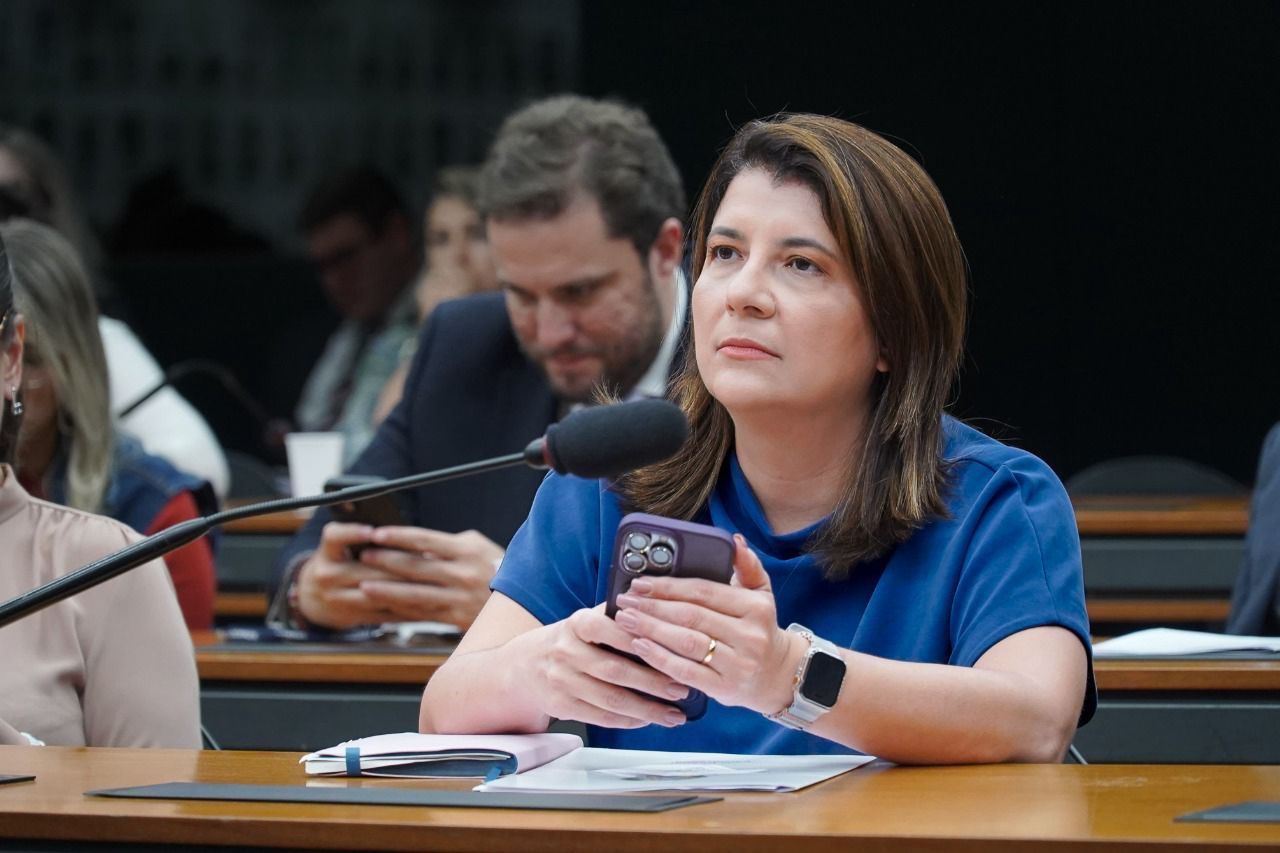 “Não deixarei passar ideologia de gênero nas escolas”, diz Carla Dickson sobre o Plano Nacional da Educação
