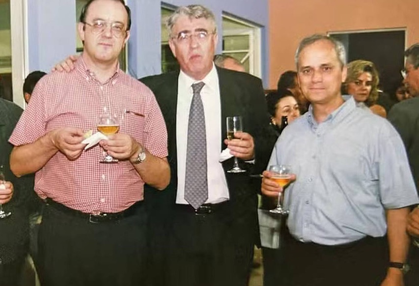 Fotos do Papa no Brasil, 'tomando gela e batendo rango' viralizam após ele virar Leão XIV