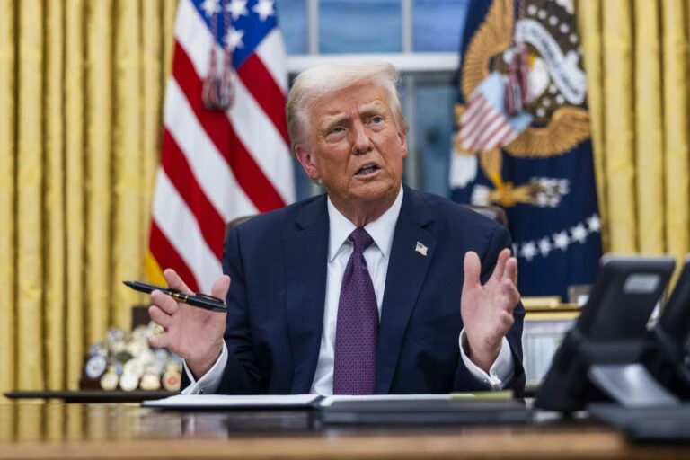 Trump ameaça impor tarifa de 25% a iPhones feitos fora dos EUA