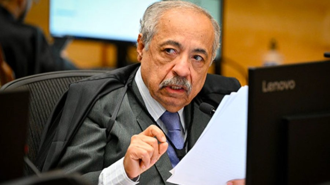 STJ na mira: ministro teria enviado R$ 900 mil a assessor investigado, indica PF