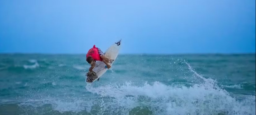 CELEIRO: Surfista de Baía Formosa de apenas 13 anos é destaque mundial