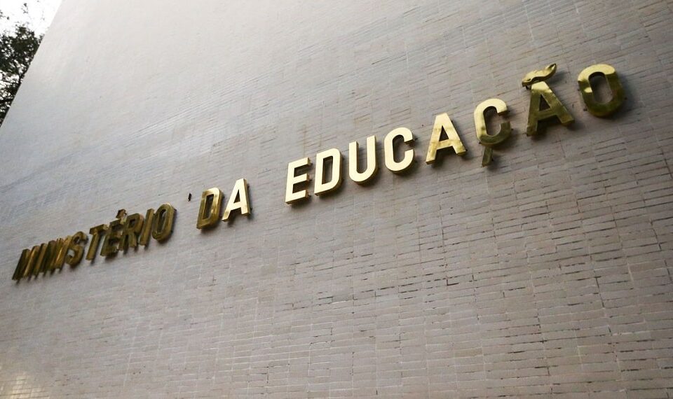 Contrato milionário do MEC com empresa de assessoria pode parar na Justiça
