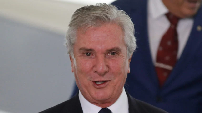 Em prisão domiciliar, Collor vai ficar em cobertura de 600m², avaliada em R$ 9 milhões, na orla de Maceió