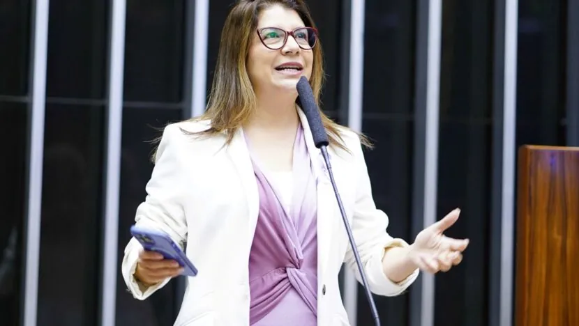 PT tenta, mas falha em campanha favorável a Janja nas redes sociais
