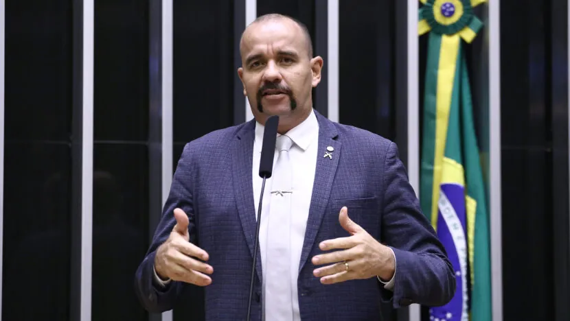 Deputado do RN busca apoio para CPI que investigue corrupções na CBF