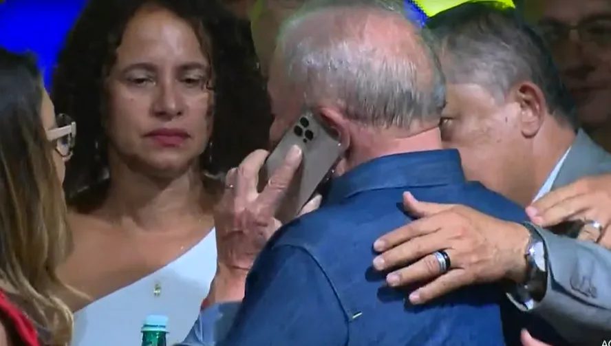 Lula diz não ter celular porque “morreria só atendendo telefone”