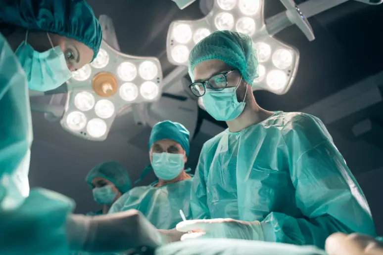Mulheres se tornam maioria entre os médicos no Brasil pela 1ª vez