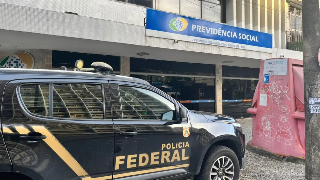 Polícia Federal revela que 15 parlamentares recebiam R$ 50 mil de propina mensal de associações que roubaram o INSS