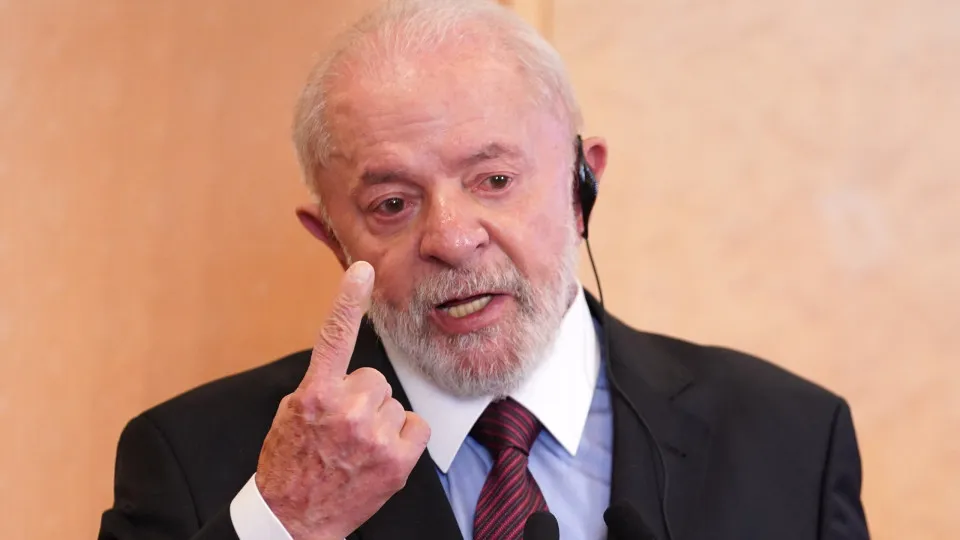 Lula joga conta da crise do INSS no governo Bolsonaro