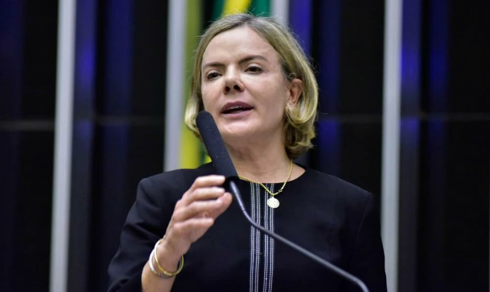 Gleisi ataca Bolsonaro por fala sobre Lula e Janja na China