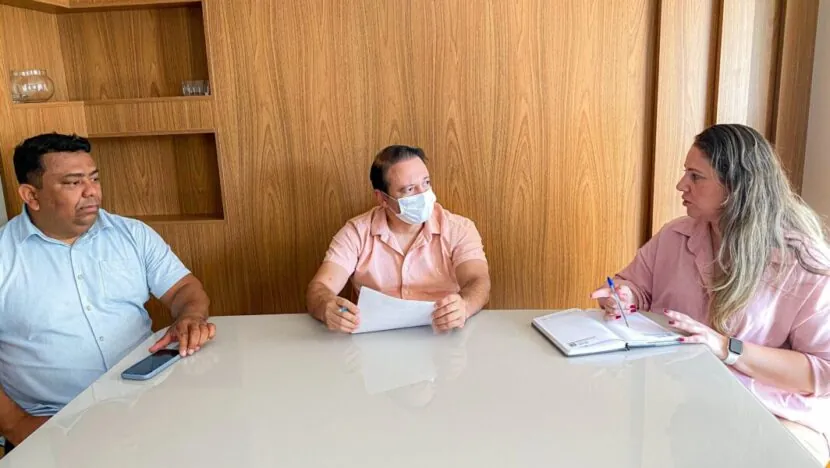 Prefeito de Assú realiza primeira reunião administrativa após internação