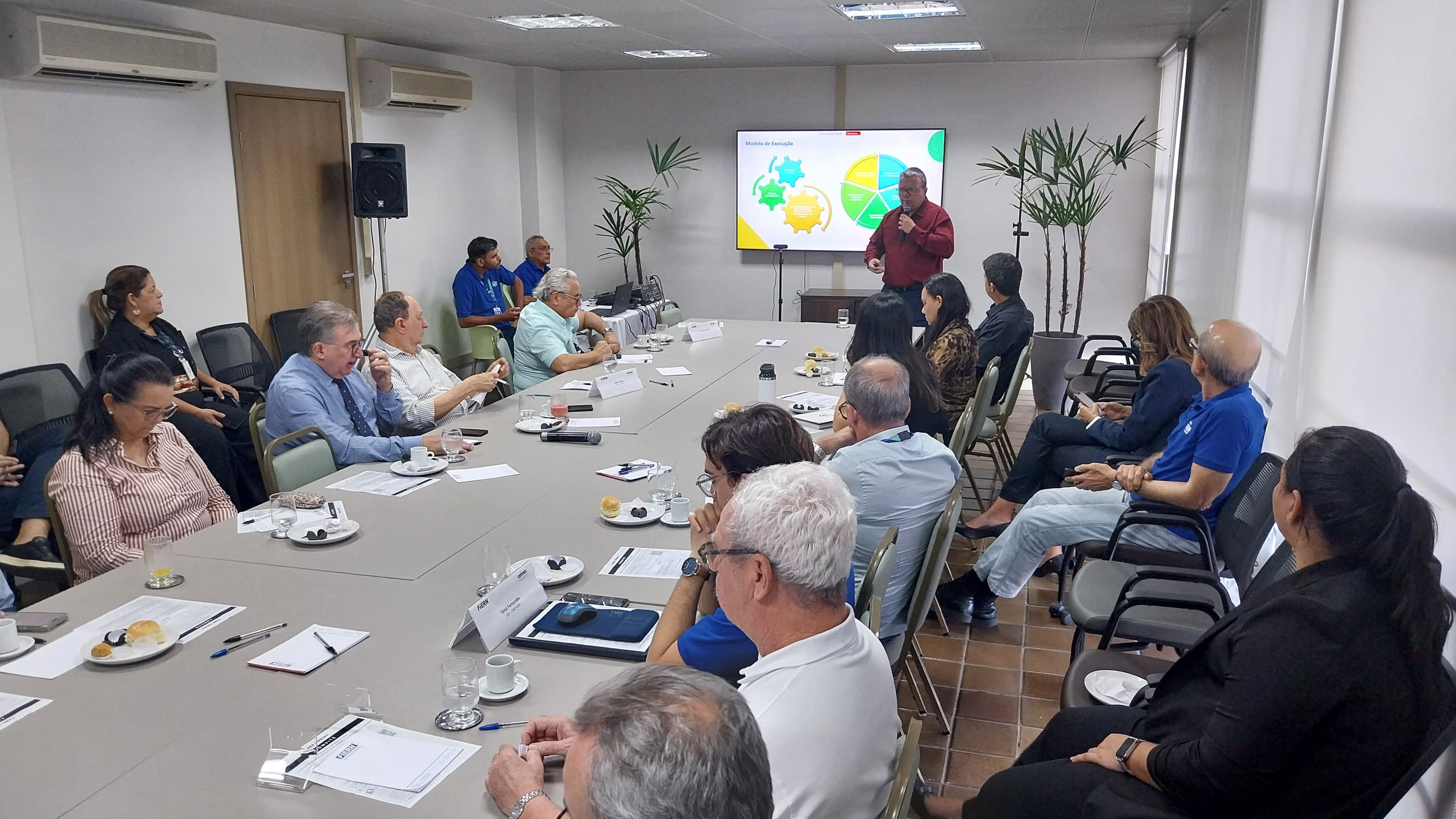 Sistema Fecomércio RN destaca avanços do PEIEX em reunião da FIERN