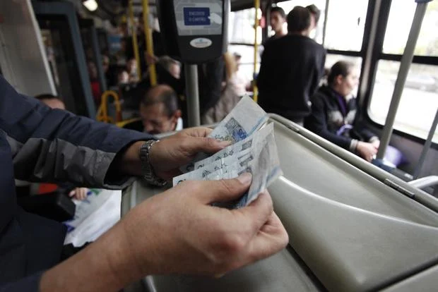Passageiros reclamam de 'calote' de 10 centavos no troco de motoristas de ônibus de Natal