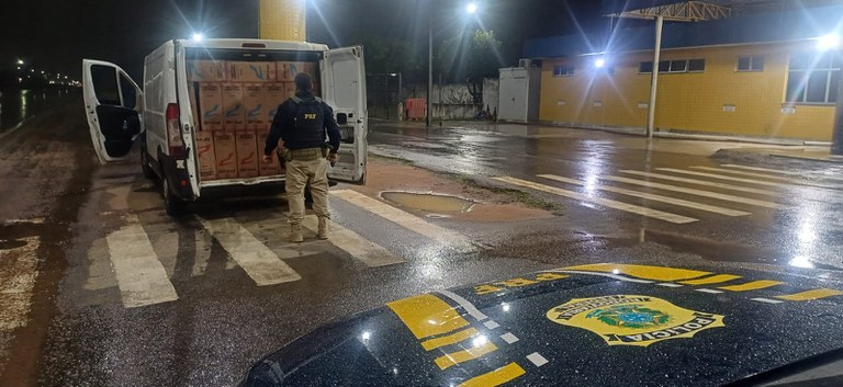 PRF apreende mais de 100 mil maços de cigarros contrabandeados em Ceará-Mirim
