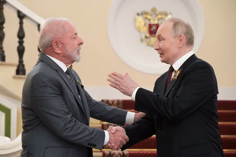 “Civis estão sendo bombardeados”, diz Mácron , enquanto Lula adula Putin