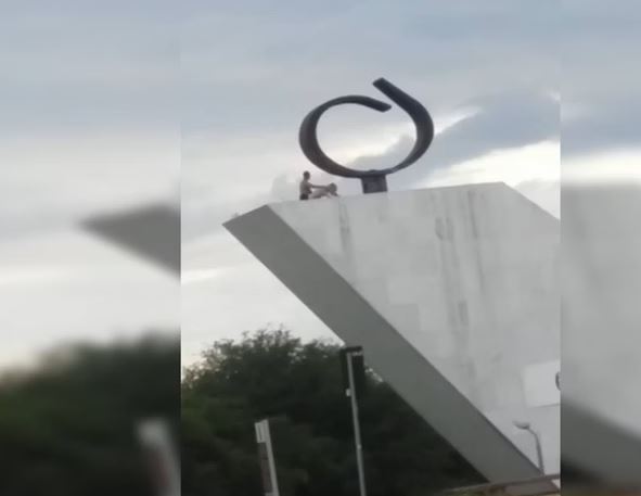 Com vista para o STF: casal é flagrado fazendo sexo no Panteão da Pátria