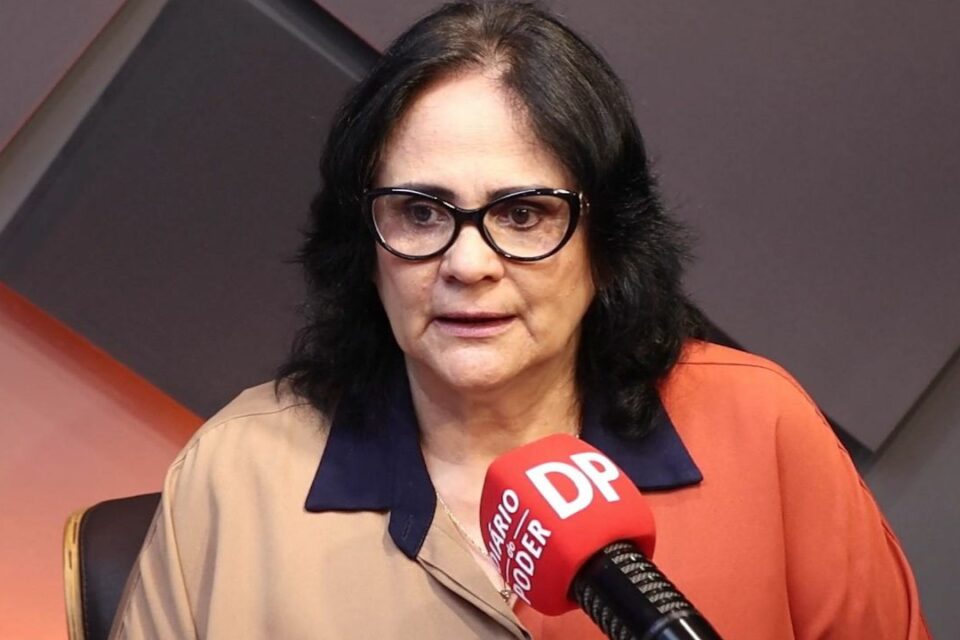 Damares Alves aciona Justiça para barrar posse de novo ministro de Lula