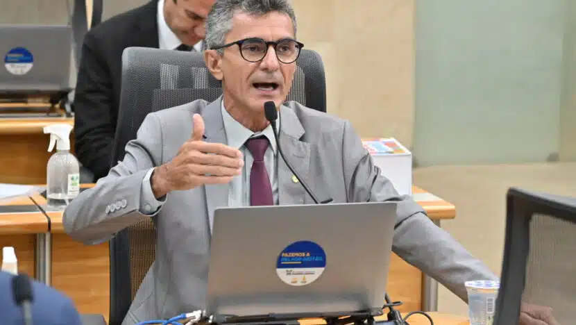 Sob pressão da Assembleia, Governo discute calendário para pagar emendas