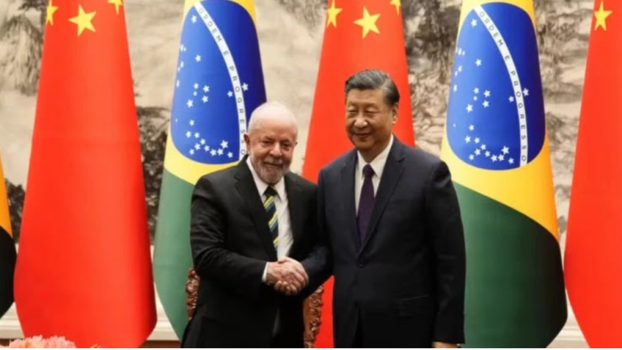 Lula volta da China com frango depenado e acordos esvaziados: O preço da “multilateralidade