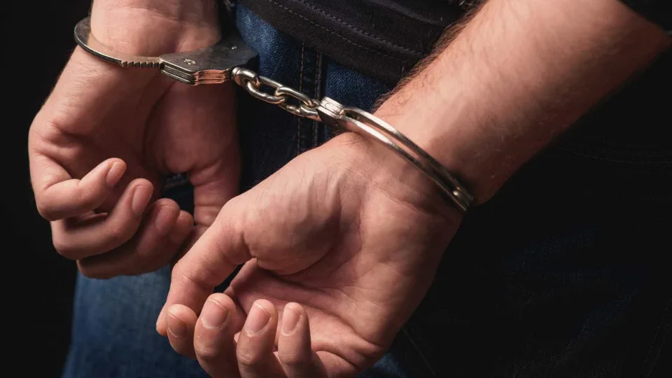 Homem é preso suspeito de matar ex-companheira no RJ para viver com genro em Portugal