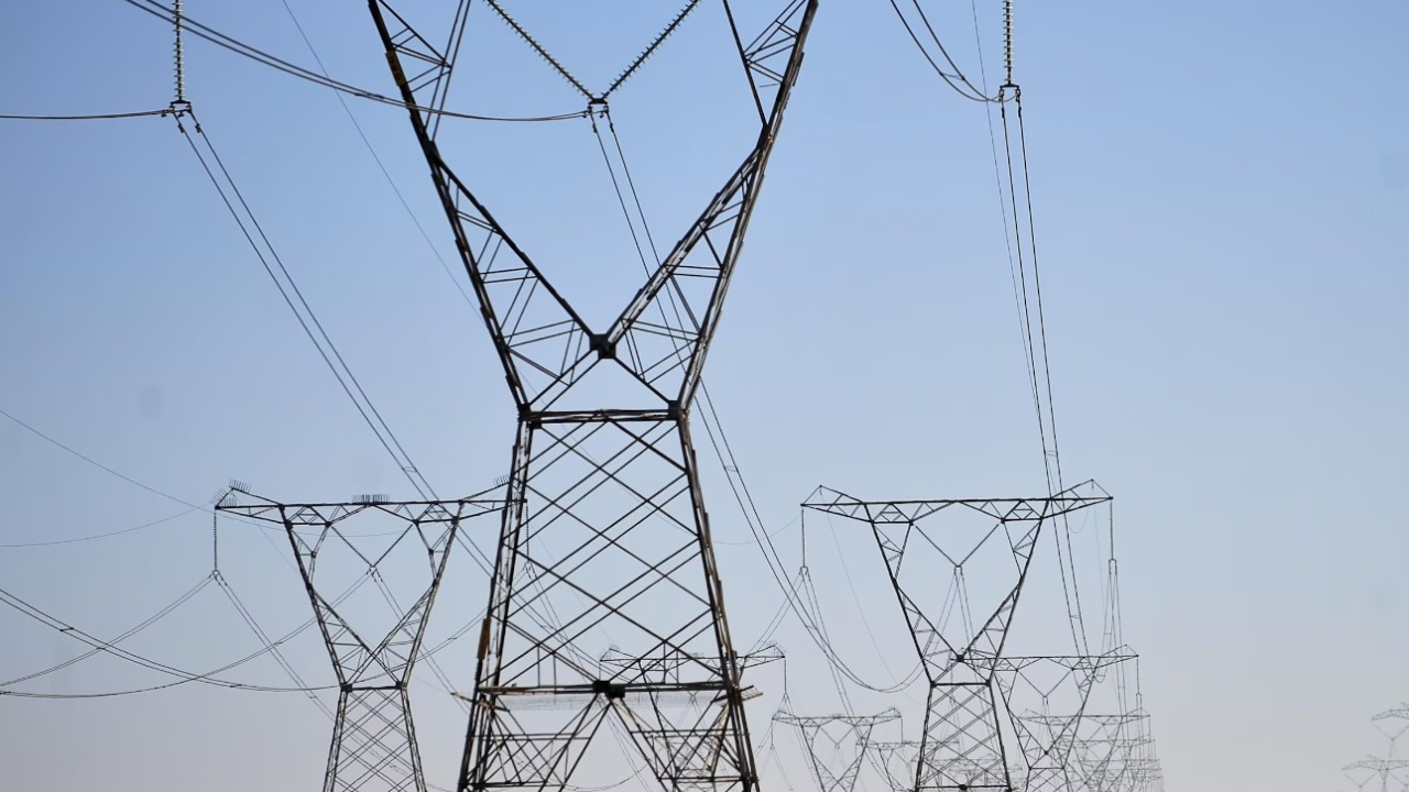 Conta de luz acumula alta de 45% acima da inflação ao longo de 15 anos