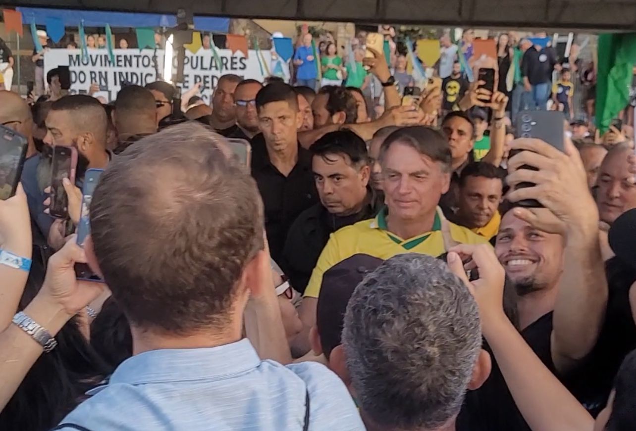 Bolsonaro elogia engorda de Ponta Negra: "Foi um investimento para o retorno que vai dar"