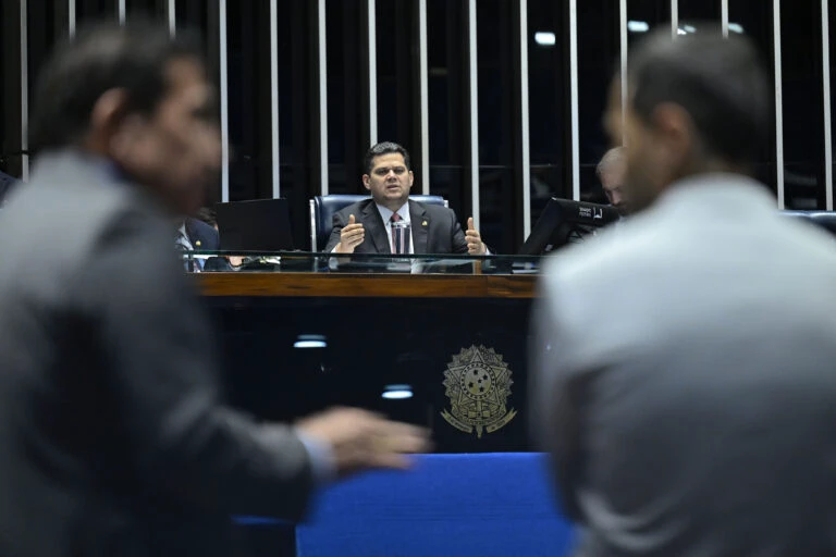 Senado aprova derrubada de decreto de Lula que aumenta IOF