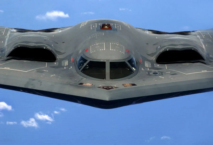 Banheiro químico, aromatizador, colchão inflável: por dentro do B-2 Spirit, avião ‘invisível’ que os EUA usaram para atacar o Irã
