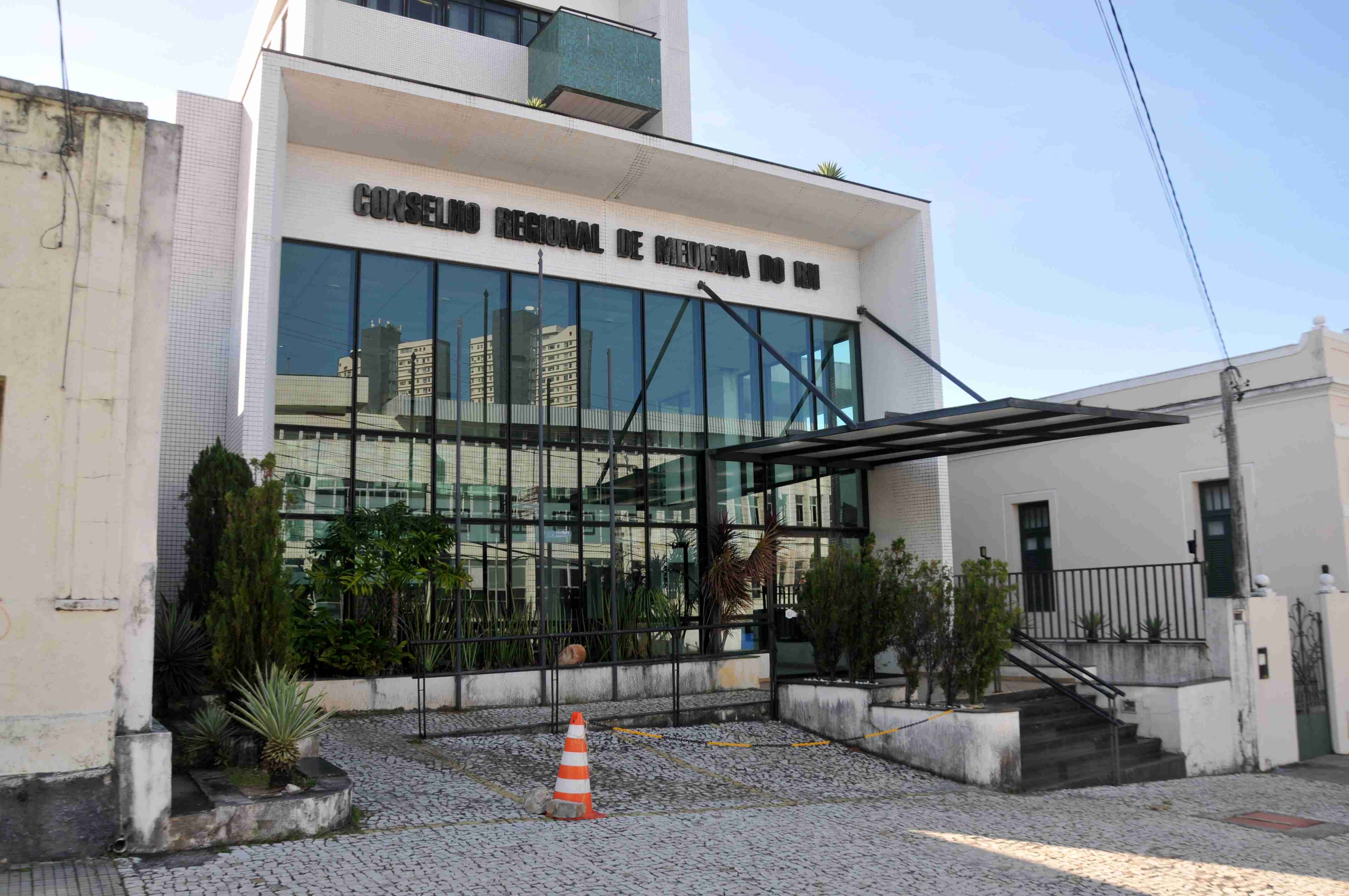 Conselho de Medicina aciona Justiça contra falta de medicamentos e insumos nos dois maiores hospitais do RN