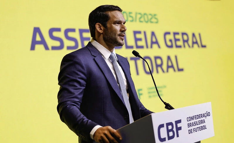 Novo presidente da CBF mandou parar produção de camisa vermelha