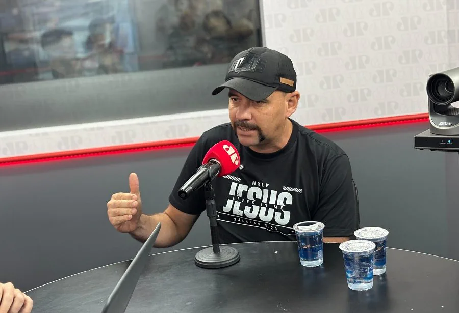 Deputado nega transfobia e diz que fará denúncia contra Thabatta Pimenta por calúnia