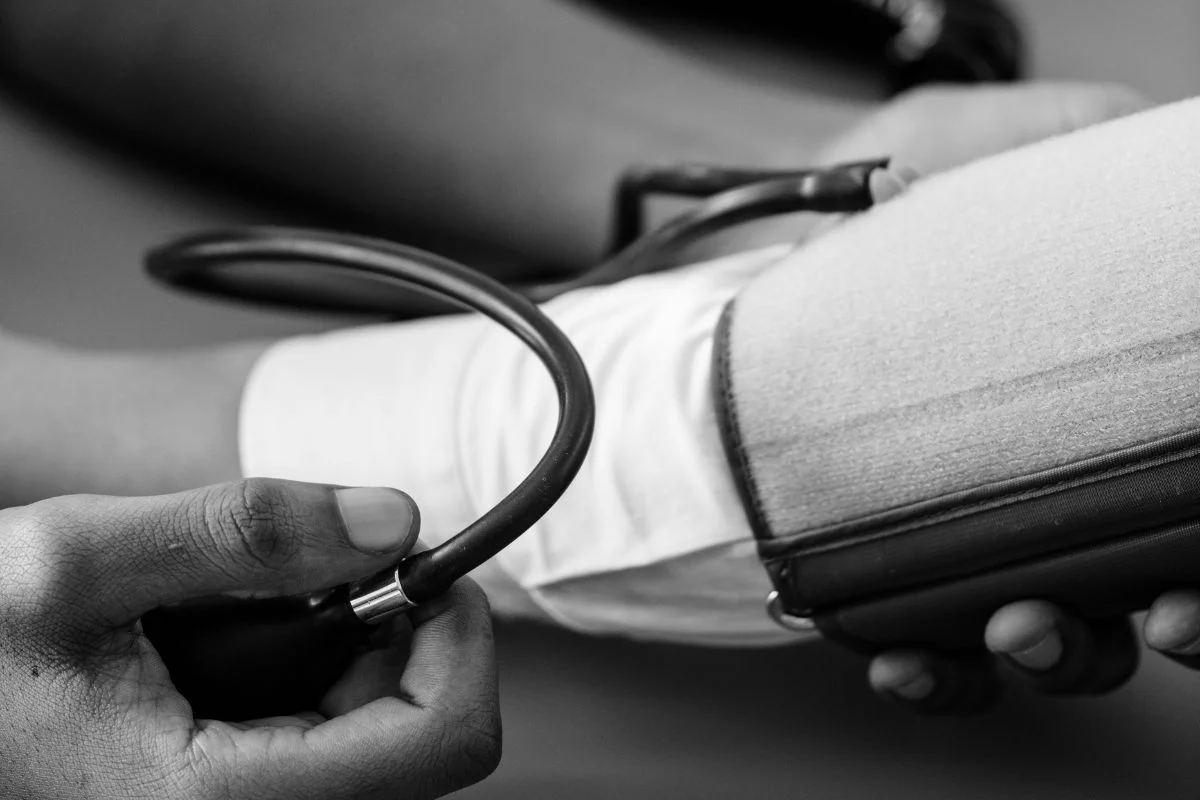 Homem é investigado por exercer ilegalmente a medicina no RN e causar lesão grave em paciente idosa