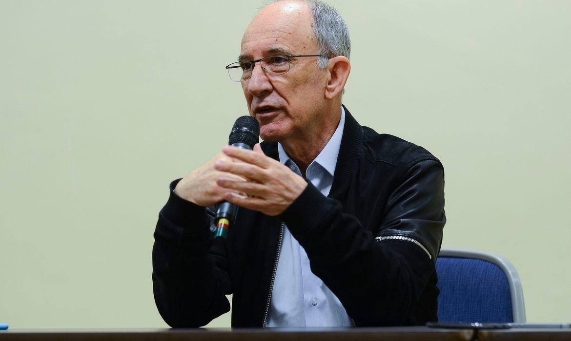 Candidatos à presidência do PT alertam governo Lula: 'É preciso haver uma mudança de rota'