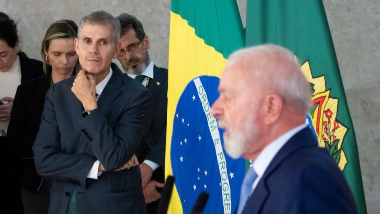 Governo gasta R$ 54 milhões para monitorar oposição nas redes sociais