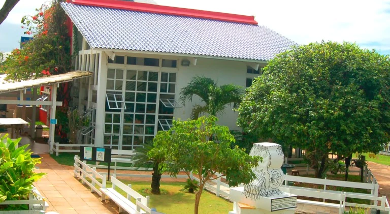 Escola de Natal se pronuncia após homem invadir local e manter aluno como refém