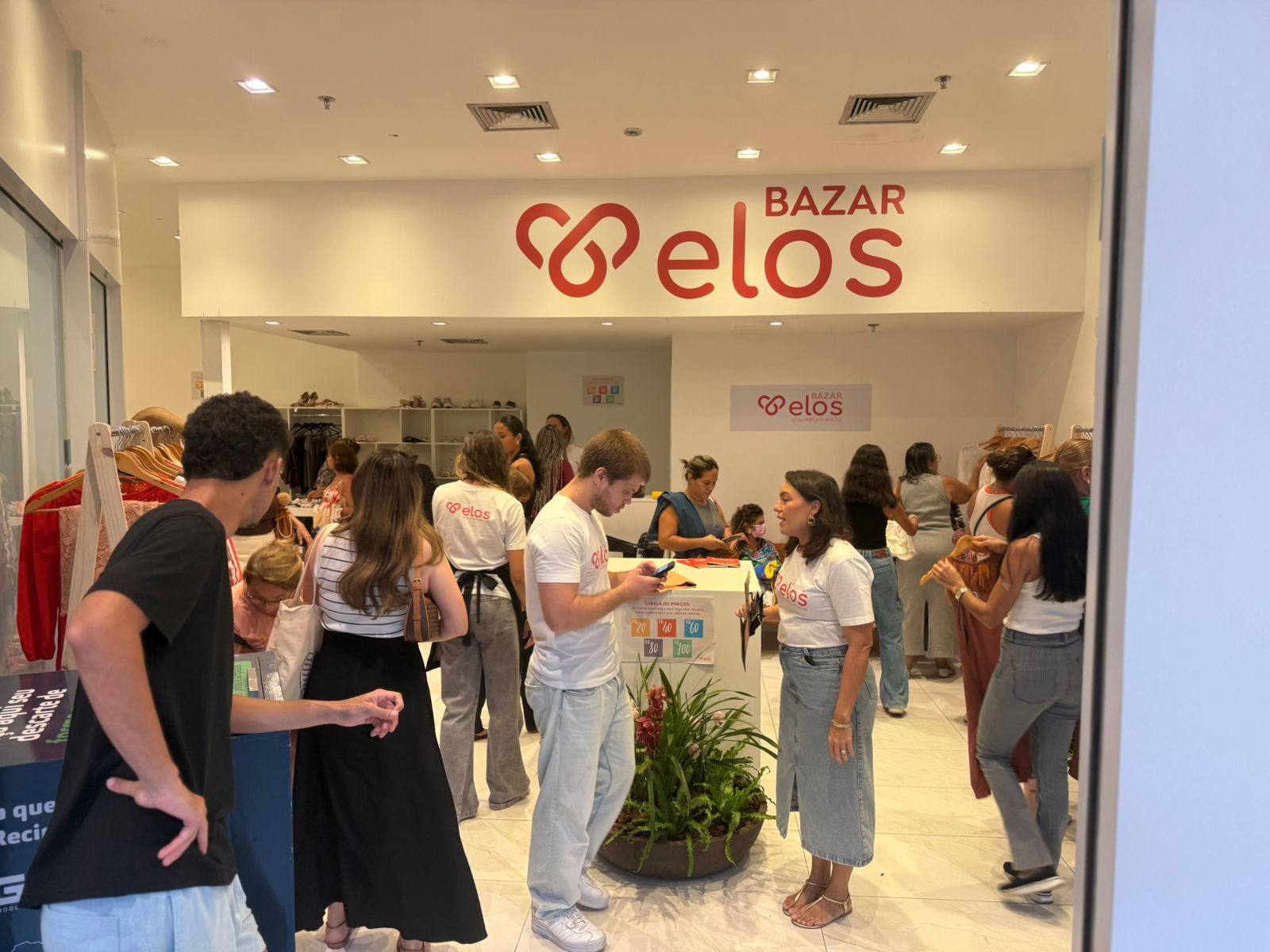 Após sucesso do fim de semana, Bazar Elos anuncia dia extra de saldão com peças por R$ 15 nesta quinta (5)
