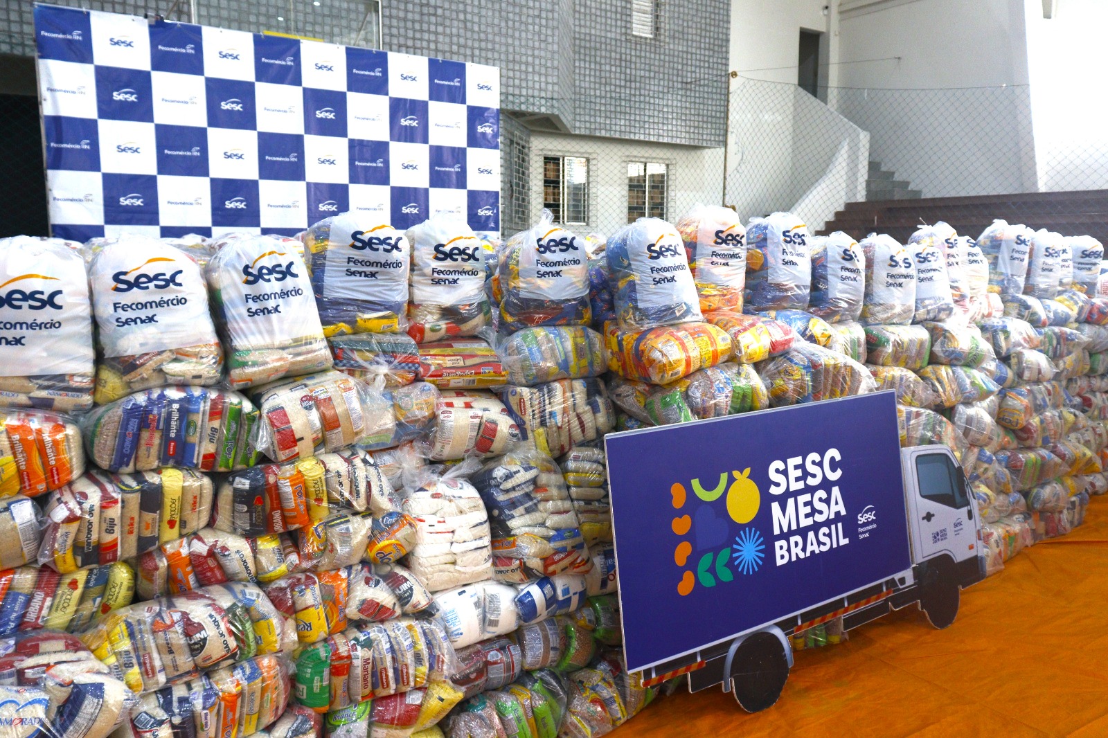 Sesc RN realiza entrega de 8 toneladas em alimentos arrecadados durante Semana S