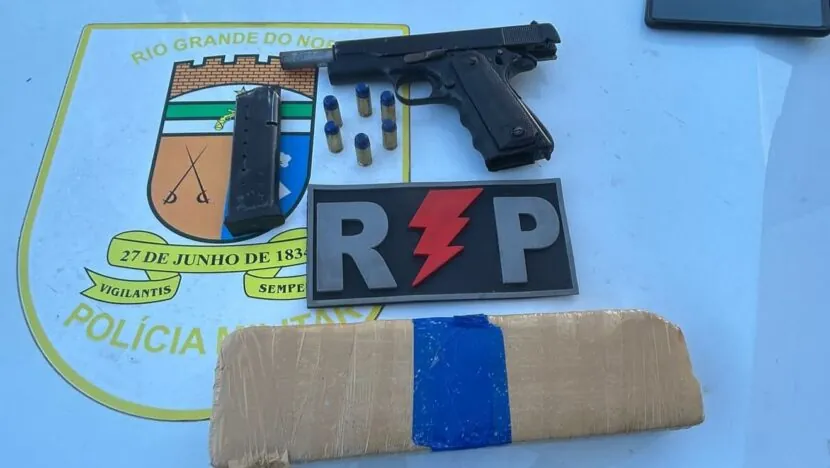 Suspeito é preso com arma e 1 kg em drogas após perseguição na BR-101, em Natal