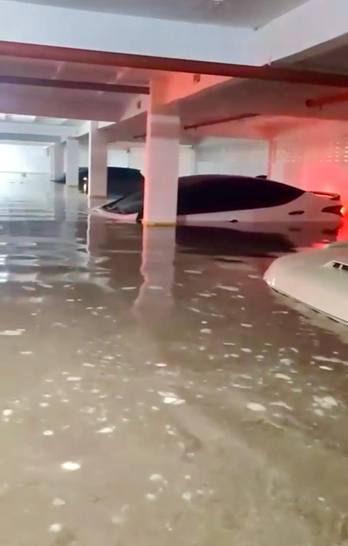 Chuvas em Natal: Garagem de condomínio no Tirol é tomada pela água e carros ficam boiando