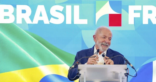 Lula reivindica a Deus para “ficar na terra em vez de ir para o céu”