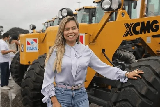 Prefeita viraliza nas redes sociais com "Dancinha Sensual" e divide opiniões