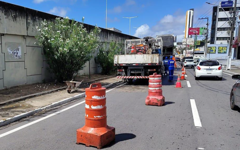 DNIT faz reparo de buraco profundo na marginal da BR-101 em Natal