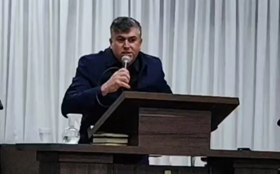 Pastor passa mal e morre durante pregação transmitida ao vivo