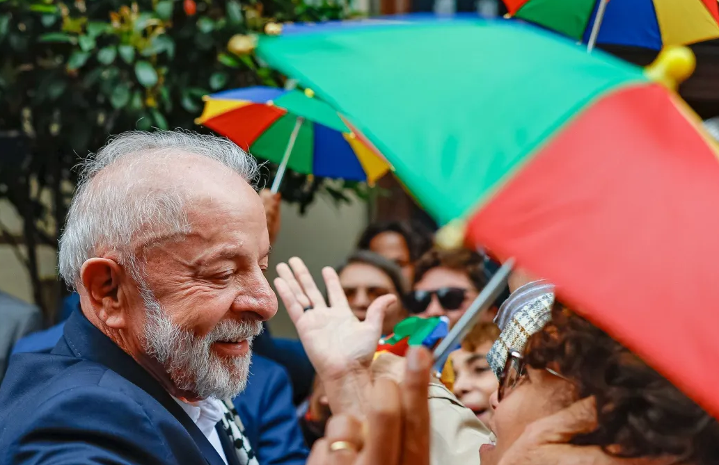 Oposição ameaça processar Lula por interferir na investigação do roubo do INSS
