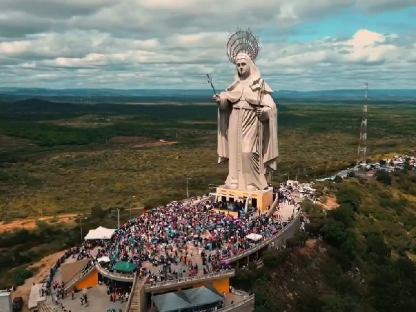 Assista os novos episódios da série "Caminhos da Fé", que conta a história da construção da estátua de Santa Rita de Cássia, em Santa Cruz