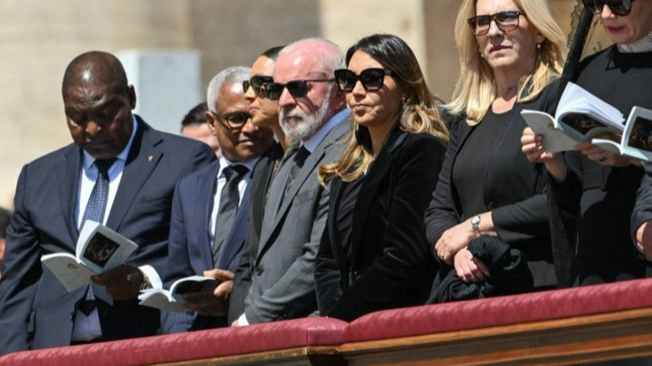 Viagem de Lula e de parlamentares a funeral do papa Francisco envolveu mais de 90 pessoas