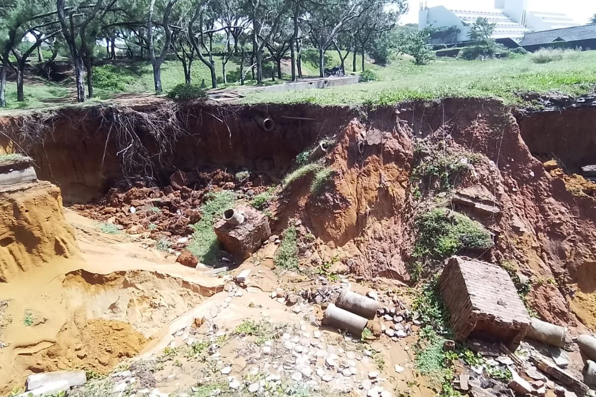 Cratera se abre no Vale das Cascatas após fortes chuvas em Natal