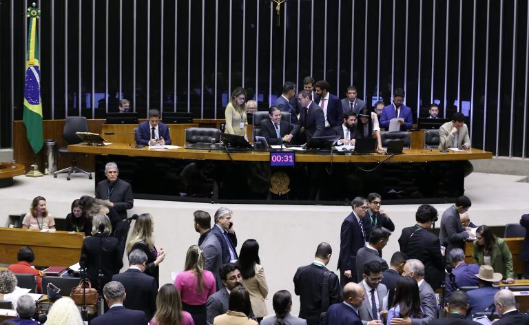 Câmara irá “correr” com pautas do governo Lula antes do recesso