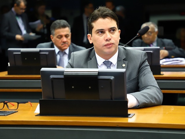 Polícia Federal cumpre mandado na Câmara; deputado socialista é alvo