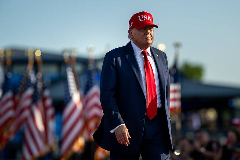 Trump ameaça impor tarifa de 100% contra Rússia se não houver cessar-fogo em guerra com a Ucrânia